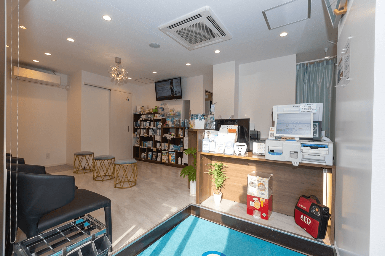 部屋に備え付けている様々な家具

中程度の精度で自動的に生成された説明