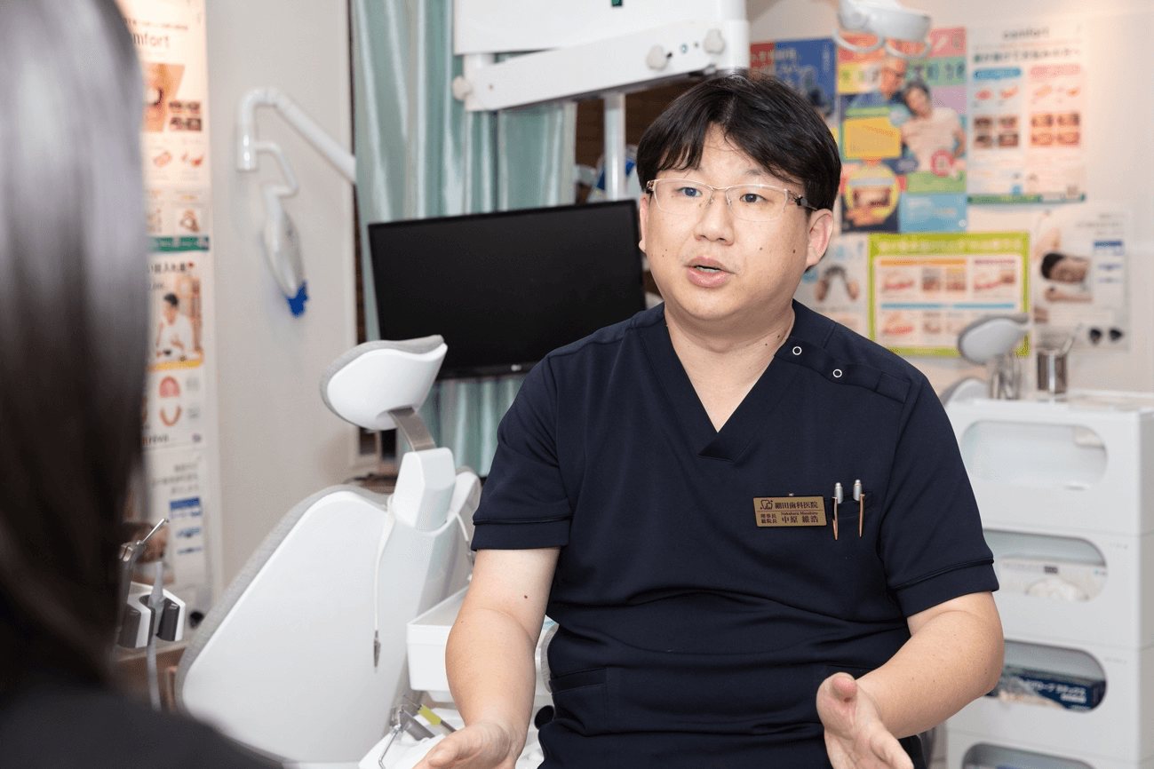 冷蔵庫の前に座っている男性

低い精度で自動的に生成された説明